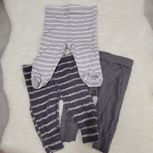 Gerber Bundle of 3 baby pants 0-3M - Picture 1 of 2